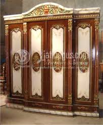Jika diumpamakan untuk membuat lemari pakaian dengan ukuran 6 m2 dari bahan plywood atau multipleks per m2 adalah rp 2 juta, maka. Daftar Model Lemari Pakaian Dan Baju Jati Terlengkap 329 361