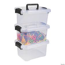 It is crafted from sturdy cardboard and nonwoven polypropylene that are very durable and sturdy. Clear Medium Locking Storage Bins With Lids