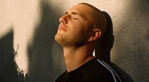 Noah Elliott Tries His Best to Welcome the "End of Summer"