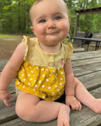 this little life!💐💕 . . Reminded these past few weeks of God's goodness  and the way He provides, answers prayers, and protects each day 🙏 May we  learn to stop in the