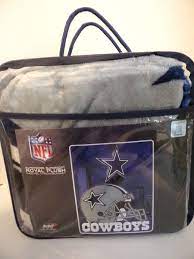 Una Cobija Siempre Es Necesaria Para Estar En El Juego De Football Dallas Cowboys Football Cowboys Football Dallas Cowboys