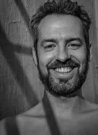 Der Fotograf, der Fremden ein lächelndes Gesicht gibt