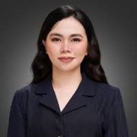 Louise Camacho's Instagram, Twitter & Facebook