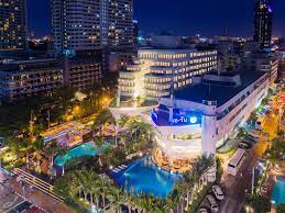 Tepat di lepas pantai kota pattaya di teluk thailand, terdapat surga tropis pantai berpasir putih dan perairan biru jernih. A One The Royal Cruise Hotel Pattaya Pattaya Pusat Harga Terbaru 2021