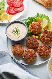 These crab cakes topped with a dollop of this easy lemon mayo sauce makes me a very happy girl. Crab Cake Sauce Easy Remoulade Sauce For Crab Cakes Hungry Huy