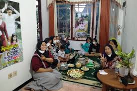 About press copyright contact us creators advertise developers terms privacy policy & safety how youtube works test new features press copyright contact us creators. Viral Foto Ibu Ibu Di Magelang Syukuran Ikatan Cinta Begini Ceritanya Halaman All Kompas Com