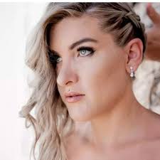 Hi everyone! My fiance and I just got engaged this past December.🥰 We are  wanting to skip a big party and prefer to elope in either Italy or Spain  with our close