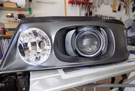 Produsen pencahayaan (lighting) philips meluncurkan produk bola lampu (bohlam) philips mycare led dengan teknologi interlaced optics yang menjamin cahayanya nyaman bagi mata. Pemasangan Kanta Bi Xenon Diy