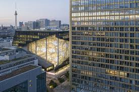 Flexible plans, conference rooms, high speed internet, and tons of other great amenities. Bauwelt Axel Springer Campus In Berlin