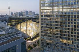 Flexible plans, conference rooms, high speed internet, and tons of other great amenities. Bauwelt Axel Springer Campus In Berlin