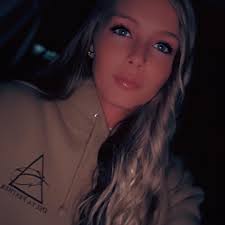 Heather Deerman's Instagram, Twitter & Facebook