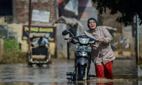 Kumpulan berita terkini banjir bandung. Banjir Di Jalan Andir Ketapang Kabupaten Bandung Genangan Capai 1 Meter Bagian 1
