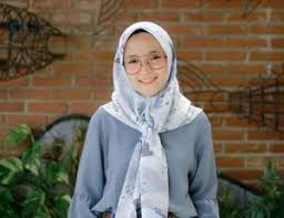Entry sebelum nie mj layan pic gaya maskulin lelaki, masih dari zonartis, so jom kita layan artis wanita bergaya di ask 2010, gambar juga diambil dari zonartis. 7 Tips Memakai Hijab Dan Kacamata Untuk Mendapatkan Tampilan Yang Keren Seperti Nissa Sabyan