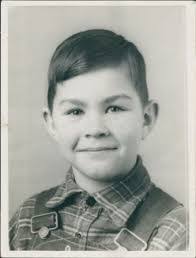 Kenneth Vandusen's Instagram, Twitter & Facebook