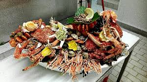 Poissonnerie Hennequin Alimentation Saveurs Et Gourmandises Cafes L Ile D Yeu Office De Tourisme De L Ile D Yeu