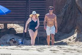 Lawrance for daily mail australia and rebecca davison for mailonline. Rebel Wilson Exclusive Shrinking Star 40 Shows Off Incredible 40 Lb Weight Loss In Swimwear Daily Mail Online