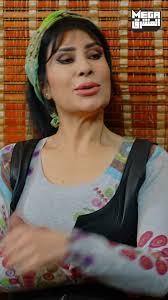 بعد ما اعطت اولادها كل شي بتملكه على حياة عينها، طلعوا بلا وفى ورضيوا  يسكنوها بالشارع، الّا بنتها استغنت عن الكل كرمالها 😱, لوحة "أمي وبعدها  الطوفان" من لوحات #حكايا_شوف