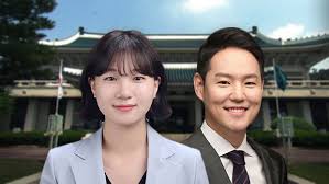 1996년생인 박성민 더불어민주당 전 최고위원이 21일 1급 상당인 청와대 청년비서관에 파격 발탁돼 화제를 모으고 있다. Z25 Rx2gddlawm
