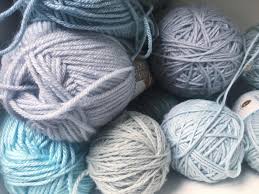 A chunky knit pillow cover that you can pull together in under an hour. The Knit Purl Girl Home Facebook