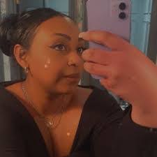 Ariane Barnes's Instagram, Twitter & Facebook