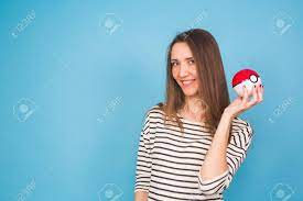 Ufa, Russia - July 8, 2017: Woman Holding Pokeball. Pokemon Go Multiplayer  Game With Elements Of Augmented Reality. Catching The Vaporeon Pokemon  Фотография, картинки, изображения и сток-фотография без роялти. Image  82785399