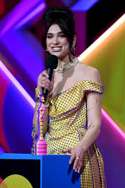 The ceremony was hosted by comedian jack whitehall for the fourth year in a row, starting with the 2018 ceremony. Vnlska30weum5m