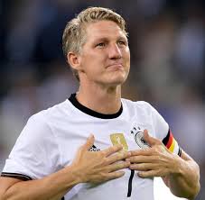 Head coach jupp heynckes of fc bayern munich speaks with bastian schweinsteiger of bayern munich during the uefa champions. Frisurenkritik Frauen Steht Zu Euren Grauen Haaren Welt