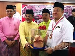 Malah dengan kuasa yang ada, mkt juga berkuasa dan dibenarkan oleh. Elak Perpecahan Dalaman Umno
