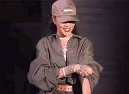 Rihanna Feeling Myself Gif Tenor Gif Keyboard Bring Personality To Your Conversations Say More With Tenor Rihanna Cool Gifs Feelings