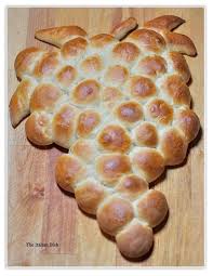 The Italian Dish Posts Harvest Grape Bread And A Tribute To Dorothy Gaiter And John Brecher By Seza Yardimci Grape Bread Wine And Cheese Party Food