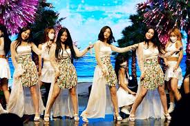 브레이브걸스 '치맛바람' 정주행 시작 그룹 브레이브걸스가 발매와 동시에 음원차트 1위를 찍으며 정주행을 시작했다. Qdzkxs0v Vy Sm