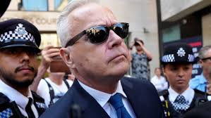 Huw Edwards, ex presentador de la BBC, admitió la posesión de imágenes  indecentes de menores