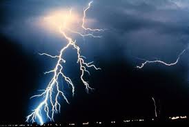 Gewitter, regen und gewittergeräusche, entspannung, ohne musik. Der Sommer Bringt Nicht Nur Badewetter Sondern Oft Auch Gewitter Vor Allem Nach Schwuler Hitze Konnen Blitz Und Donner Folgen Ein Gewitter Kann Sehr Beeindruckend Sein Und Gefahrlich Es Ist Zwar