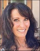 Robyn Dillon's Instagram, Twitter & Facebook