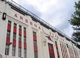 You may not be able to get inside, but from the outside the look of the former football a nice feature is the old arsenal clock that has been reinstalled, being moved from the original highbury stadium. Datei Arsenal Stadium Highbury East Facade Jpg Wikipedia