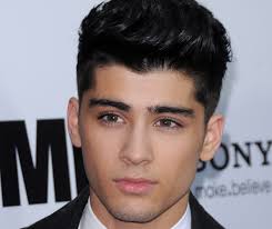 The singer, who is also famous for his subtweets, revealed that he has (yet again) dyed his mane silver, and he looks. Zayn Malik Hairstyle One Direction Novocom Top