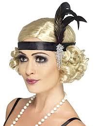 Les costumes des années 20 sont assez proches du corps, contrairement aux modèles des années précédentes. Bandeau De Plumes Noire Annee 20 Gatsby Le Magnifique Costume Vintage Deguisements Halloween Accessoire De Robe Charleston Milanoo Com