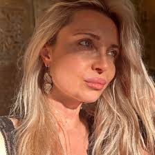 Riunione di volpi… strage di galline! Buongiorno a tutti… non prendetevi  troppo sul serio che si vive una volta 💙