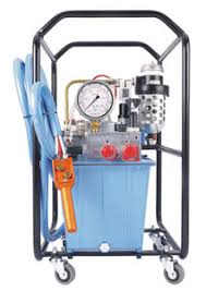Be sure that the air breather and adapter ﬁ tting have been installed. Hydraulic Torque Wrench Pumps Air Electric Hydraulic Wrench