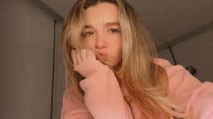 I don't care. I love this for so many reasons. Mostly cuz I'm West Coast  girl and I love Snoop Dogg and Green Day. Look how happy Billie looks!!  🤣🥰