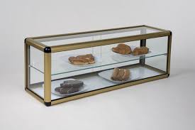 Vitrine Professionnelle Neutre En Alu Dore Avec Etagere Et Portes Coulissantes