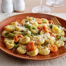 Marked as cheese lovers, this tortellini, well tortelloni if you want to be specific (the only difference is size), delivered with an amazing cheesy taste. Seviroli Pre Cooked Tricolor Cheese Tortellini 10 Lb Bag