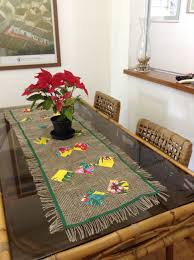 Caminho De Mesa De Juta Para O Natal Caminho De Mesa Feito Com Juta Chita E Vies Artesanato Com Chita Cadeiras De Madeira Pintadas Decoracao Com Juta