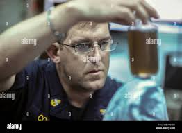 Chief electrician -Fotos und -Bildmaterial in hoher Auflösung