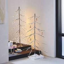 Modern christmas decor doesn't have to be minimalist and stark. Modern Christmas Decor Ideas Are All Style And Chic
