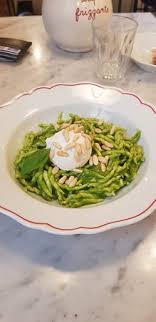 In a food processor, combine basil, arugula, garlic, almonds, lemon juice, and lemon zest. Trofie Al Pesto Con Aggiunta Di Pinoli E Burrata Picture Of Miscusi Litta Milan Tripadvisor