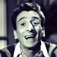 LAS CIUDADES GRANDES NO TIENEN TIEMPO PARA MIRAR EL CIELO (Enrique Santos  Discépolo y la historia detrás de “Yira, Yira”) Yo no escribí “Yira, yira”  con la mano. La padecí con el