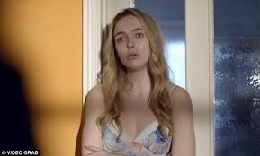 .kadrosunda clare hope ashitey, jodie comer, victoria hamilton, cheryl campbell, martha howe douglas, adam james, navin dram yapımlar hoşunuza gidiyorsa doctor foster dizisi tam size göre. Jodie Comer Reveals Strangers Hate Her Doctor Foster Role Daily Mail Online