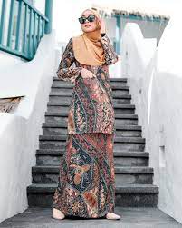 Baju kurung batik lasercut narnia silvermoon muslimahclothing com. Baju Kurung Kedah Batik Dobby Aimi Dark Tangerine Muslimahclothing Com