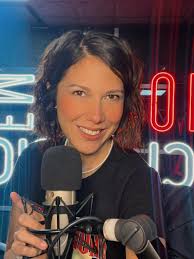 Ya estamos al aire en este #SabaRoxx con Roxx Herrera 🎶 te acompañamos  hasta las 4 pm con tus clásicos favoritos